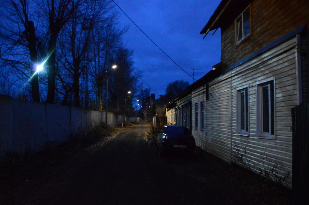 Улица в деревне ночью