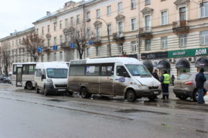 В центре Твери столкнулись три маршрутки, пострадал пассажир