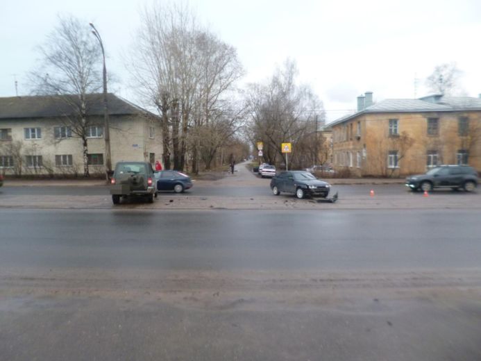 В Твери в ДТП пострадала девушка-водитель