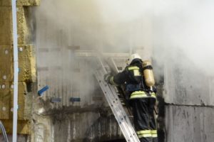 В Торжке на пожаре в жилом доме погибла женщина