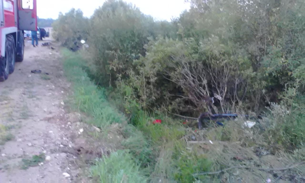 В Тверской области водитель погиб, опрокинув машину в кювет