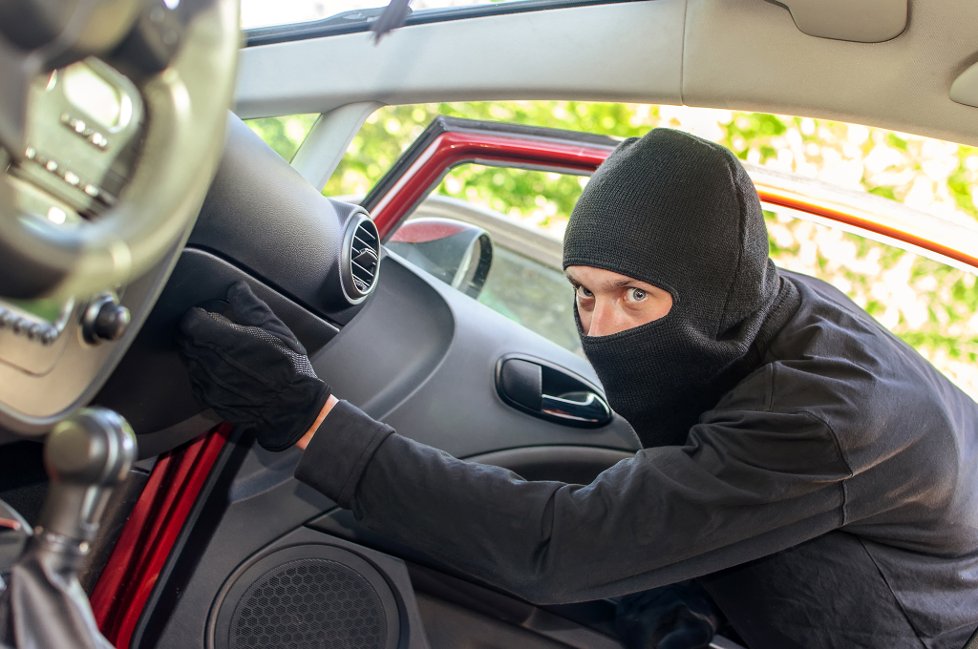 Житель Тверской области не нашел свою машину, оставив ее на обочине с ключами внутри