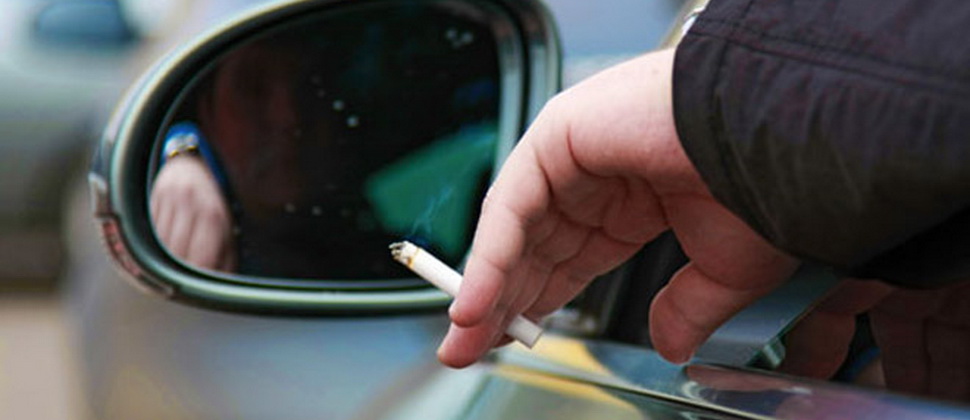 В России могут запретить курить в автомобиле