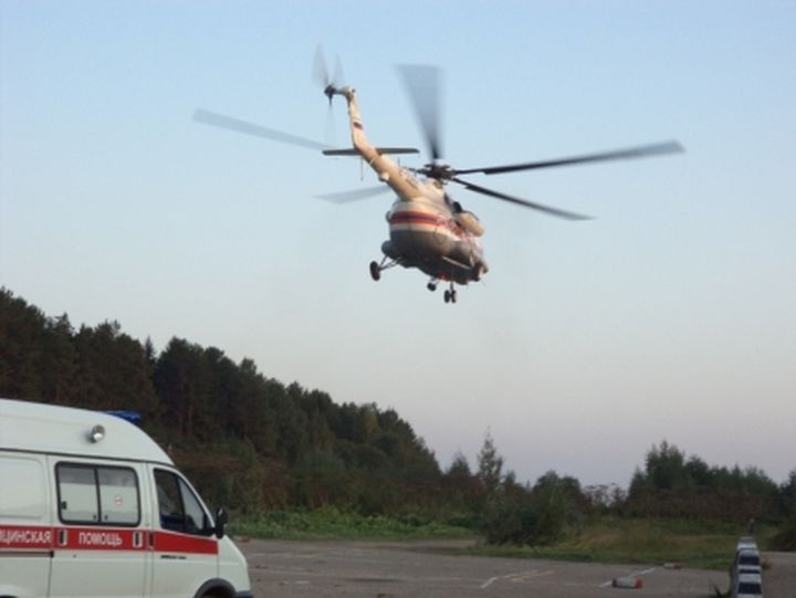 Вертолет МЧС экстренно вылетел в Торопец для оказания помощи пациенту больницы