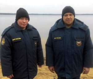 В Торопецком районе спасли прыгнувшего с тонущей лодки в воду рыбака