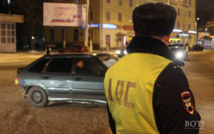 В Тверской области в новогоднюю ночь сотрудники ГИБДД остановили внедорожник под управлением пьяного Деда Мороза