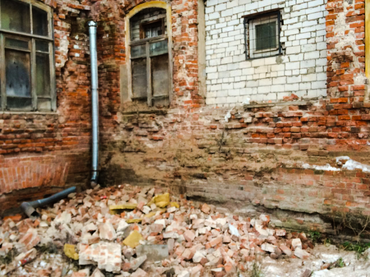 Администрацию Твери обвинили в бездействии из-за обрушения части стены дома на Пролетарке