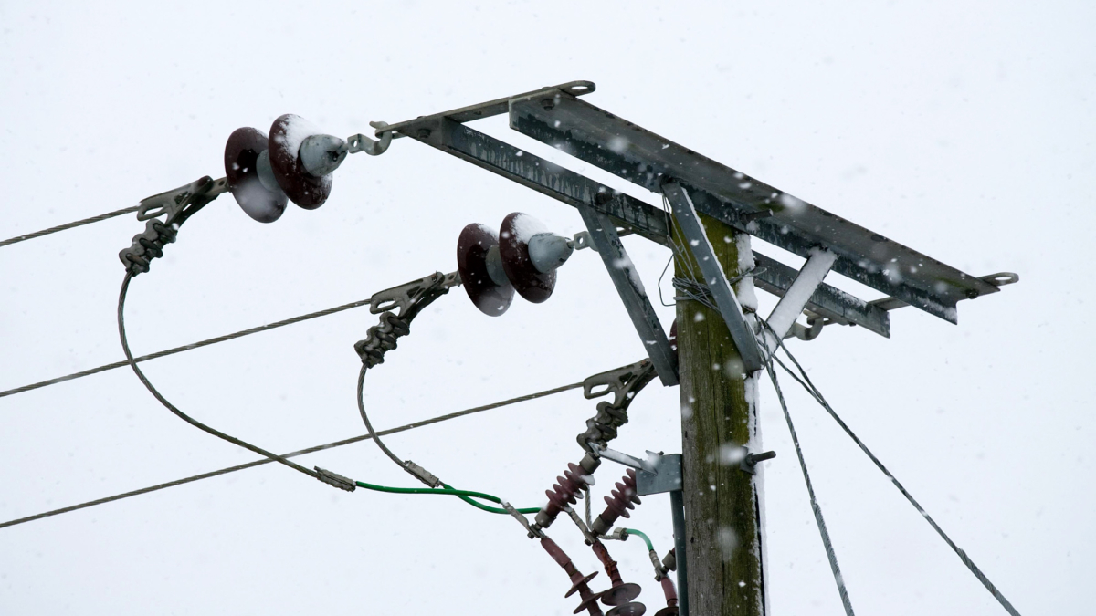 Три района Тверской области остались без электричества из-за погодных условий