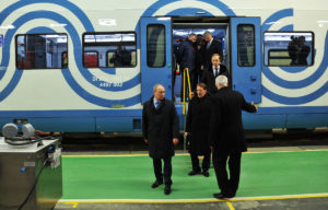 Президент Владимир Путин осмотрел электропоезд «Иволга» и трамвай «Витязь-М», выпускаемые на Тверском вагонзаводе