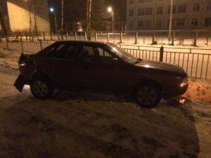 Пьяный виновник ДТП в Торжке угнал автомобиль, когда его хозяин вышел из салона