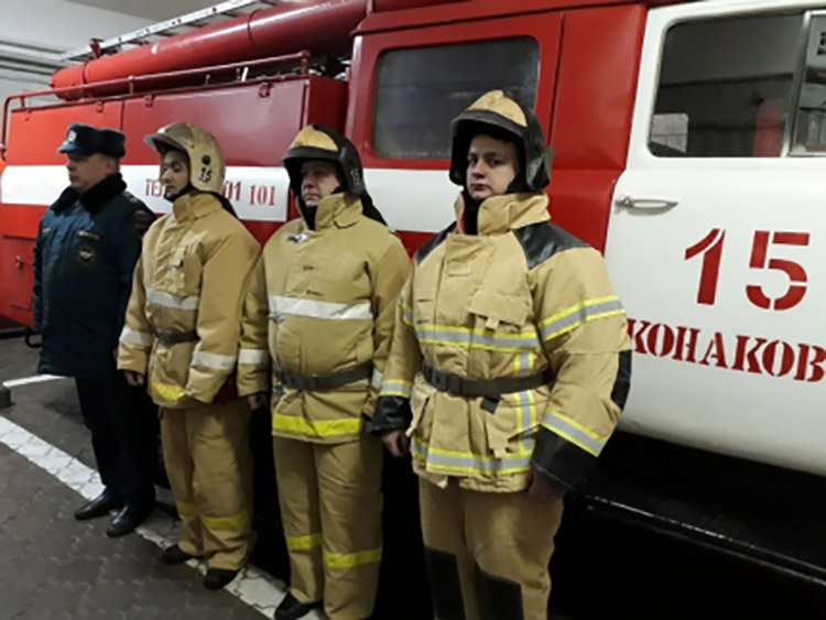 В Конаково пожарные эвакуировали пять человек из задымленного жилого дома