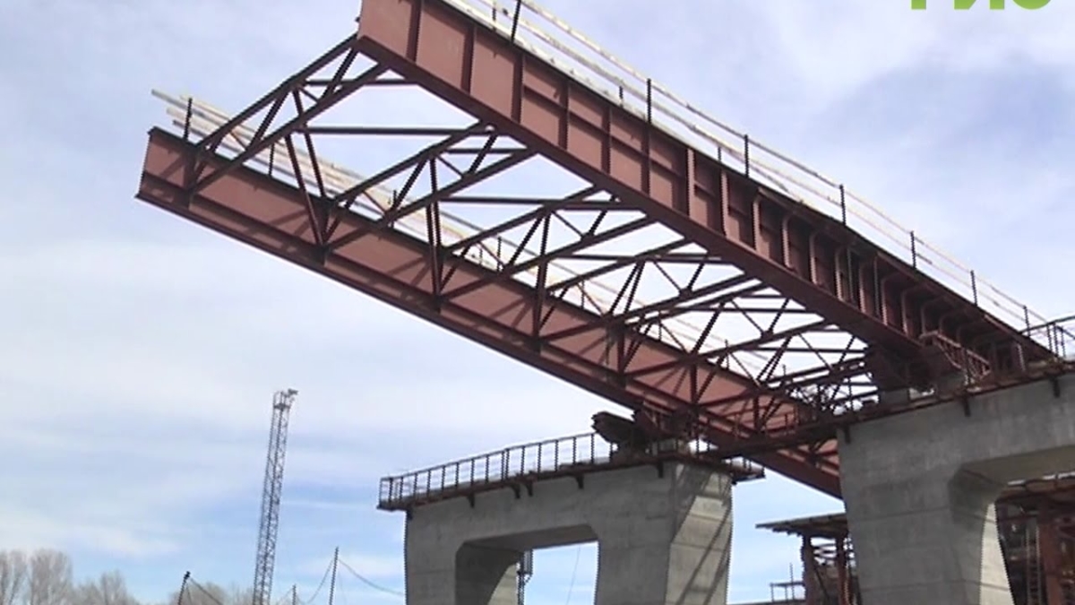 Мост на трассе М11 в Тверской области строят по технологии Крымского