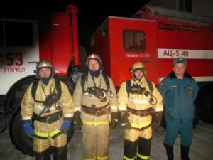 В Тверской области пожарные спасли из огня женщину с тремя детьми