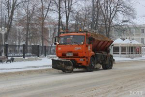 Более двухсот единиц техники устраняют последствия снегопада в Тверской области