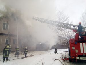 В Твери молодой человек получил ожоги на пожаре в жилом доме