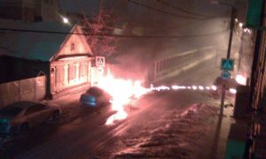 В Твери ночью сожгли два автомобиля