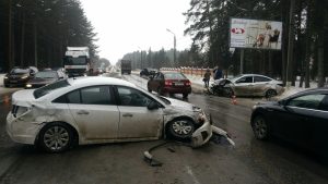 В тройном ДТП на выезде из Твери пострадали два человека