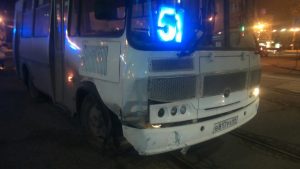 В Твери водитель маршрутки спровоцировал ДТП с пострадавшим