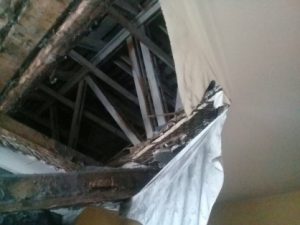 В Твери по факту обрушения потолка в жилом доме могут возбудить уголовное дело
