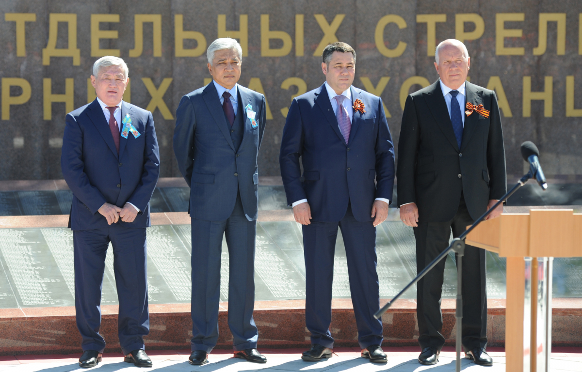 Игорь Руденя и представители делегации Казахстана посетили хранилище останков солдат в Ржеве
