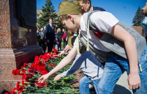 В Твери у стелы «Город воинской славы» почтили память погибших в годы Великой Отечественной войны