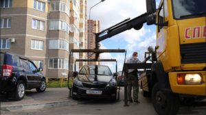 В Твери автоинспекторы эвакуировали автомобили, припаркованные во дворах домов с нарушениями ПДД