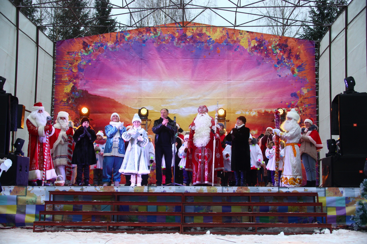 Четыре Деда Мороза приехали на «Пленэр» в Вышневолоцкий район