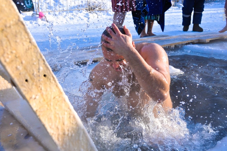 Жителей Тверской области предупредили об опасности крещенских купаний