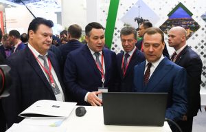 Дмитрий Медведев посетил стенд Тверской области на форуме в Сочи