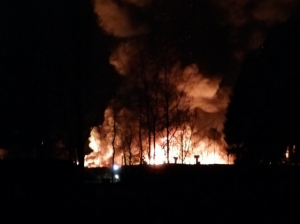 В Тверской области горит деревообрабатывающий комбинат