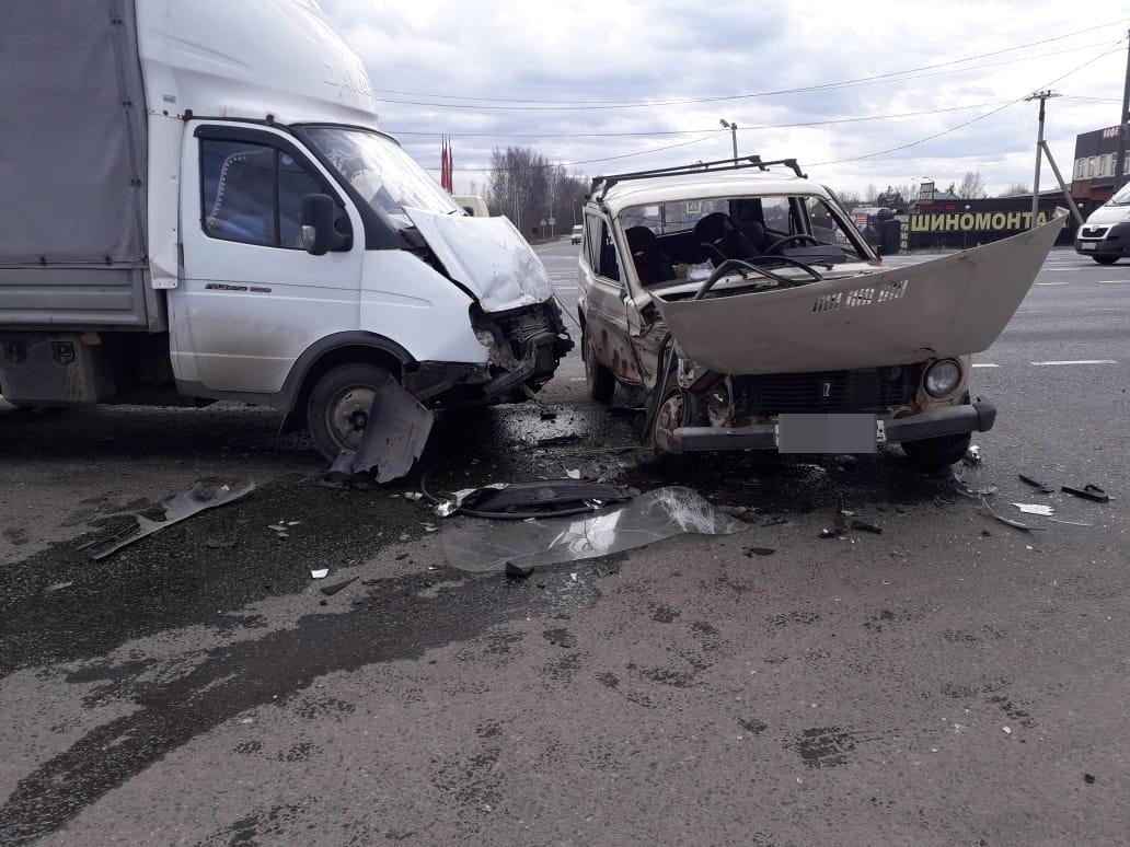 В Тверской области на М10 столкнулись ГАЗель и «Нива», пострадал один человек