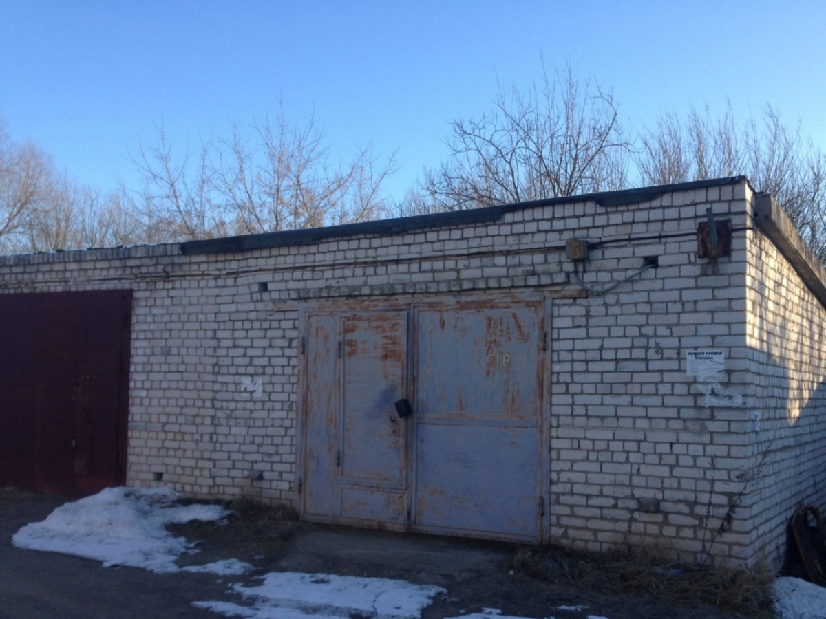 В Тверской области вор разобрал стенку гаража и украл инструменты
