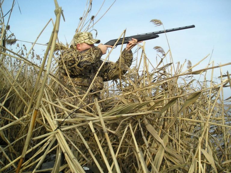 Как жители Тверской области отмечают день охотника и рыбака