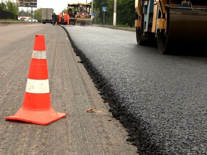 В Вышневолоцком районе отремонтируют дороги регионального значения
