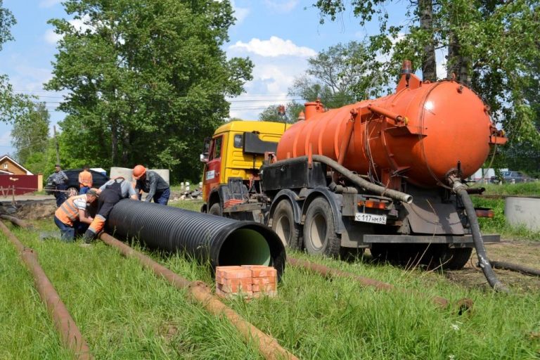 «Тверь Водоканал» ремонтирует коллектор на бульваре Профсоюзов