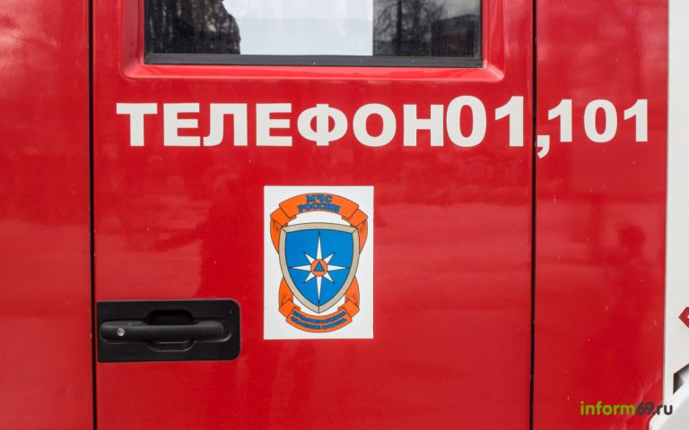 В Удомле из горящей квартиры спасли пострадавшего мужчину