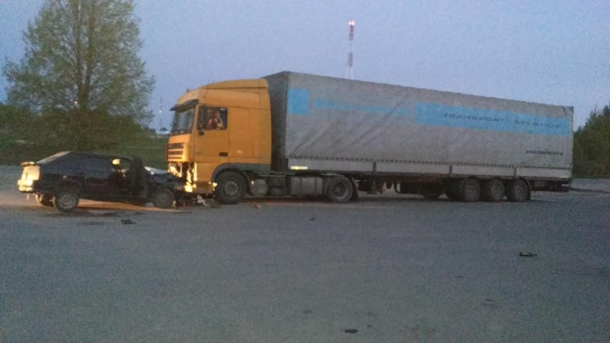 В Тверской области пьяный водитель врезался в фуру
