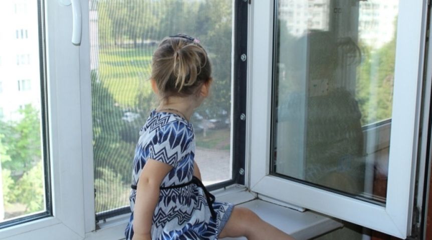 В Тверской области 6-летний мальчик выпал из окна