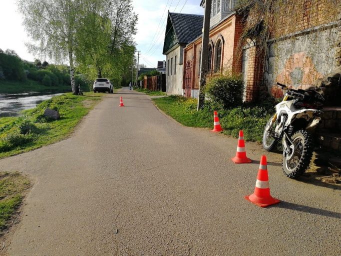 В Торжке молодой мотоциклист без прав сбил ребенка