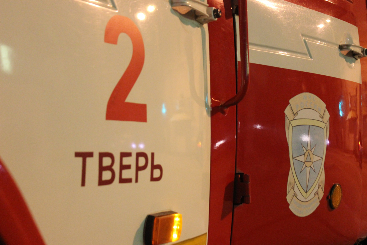 В Твери пожарные спасли из огня мужчину и женщину