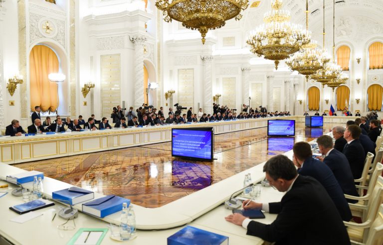 На Госсовете РФ обсудили развитие национальной сети автодорог