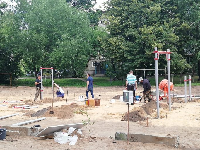 В Заволжском районе Твери появилась новая детская площадка
