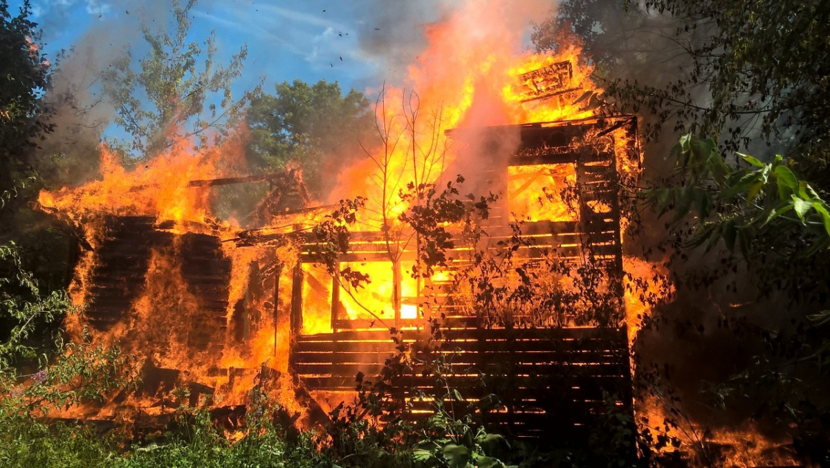 В Тверской области семья осталась на улице из-за пожара