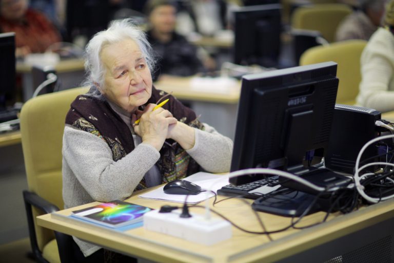 Тверские пенсионеры участвуют во всероссийском компьютерном многоборьи