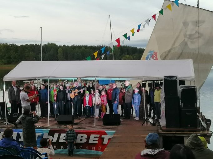 360 бардов стали участниками фестиваля «Распахнутые ветра» В Тверской области