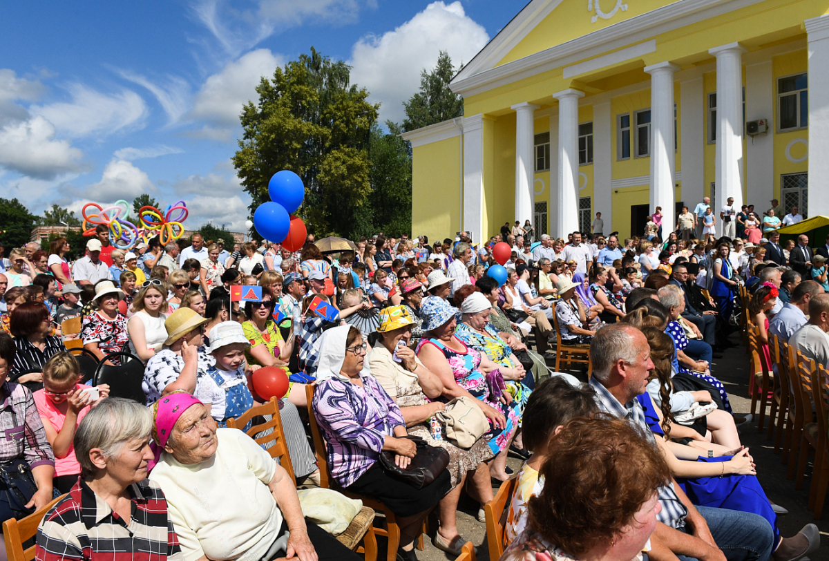 Жители Краснохолмского района отмечают 90-летие