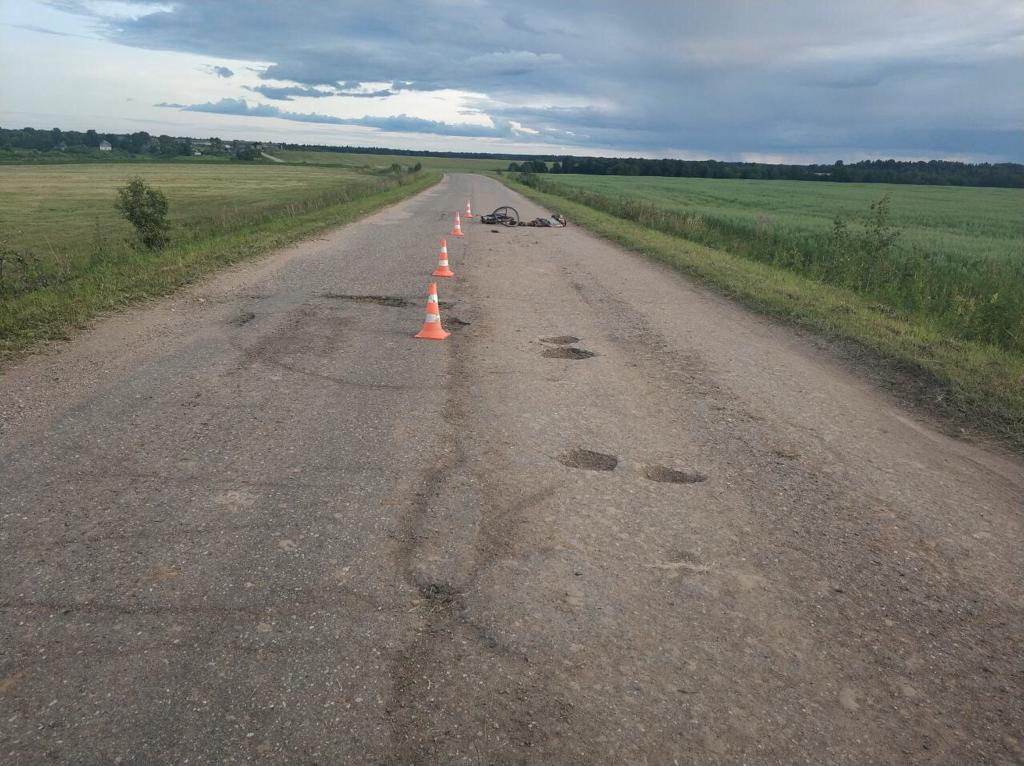 В Тверской области тракторист раздавил пьяного велосипедиста и скрылся с места ДТП