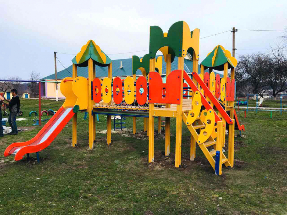 55 новых детских площадок установили в муниципалитетах Тверской области