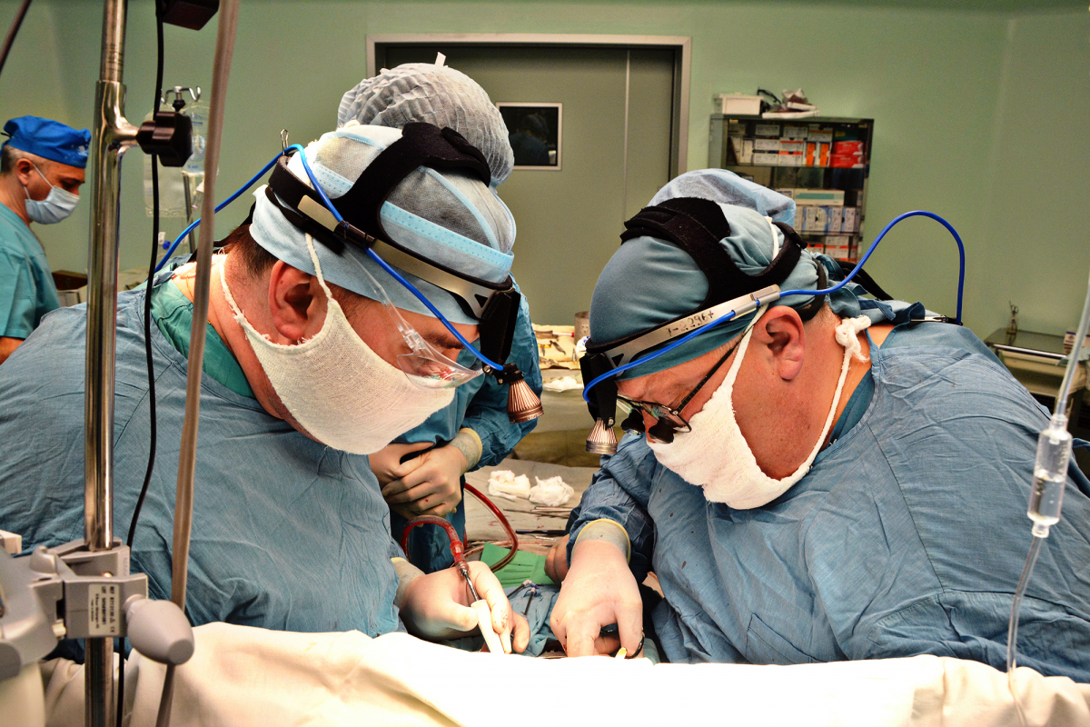 Тверские хирурги провели уникальную операцию на сердце
