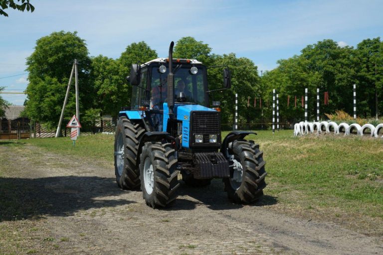 В Тверской области на пятьсот трактористов стало больше